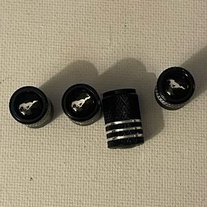 Mustang Logo valve Stem caps in Black set of 4 NWT